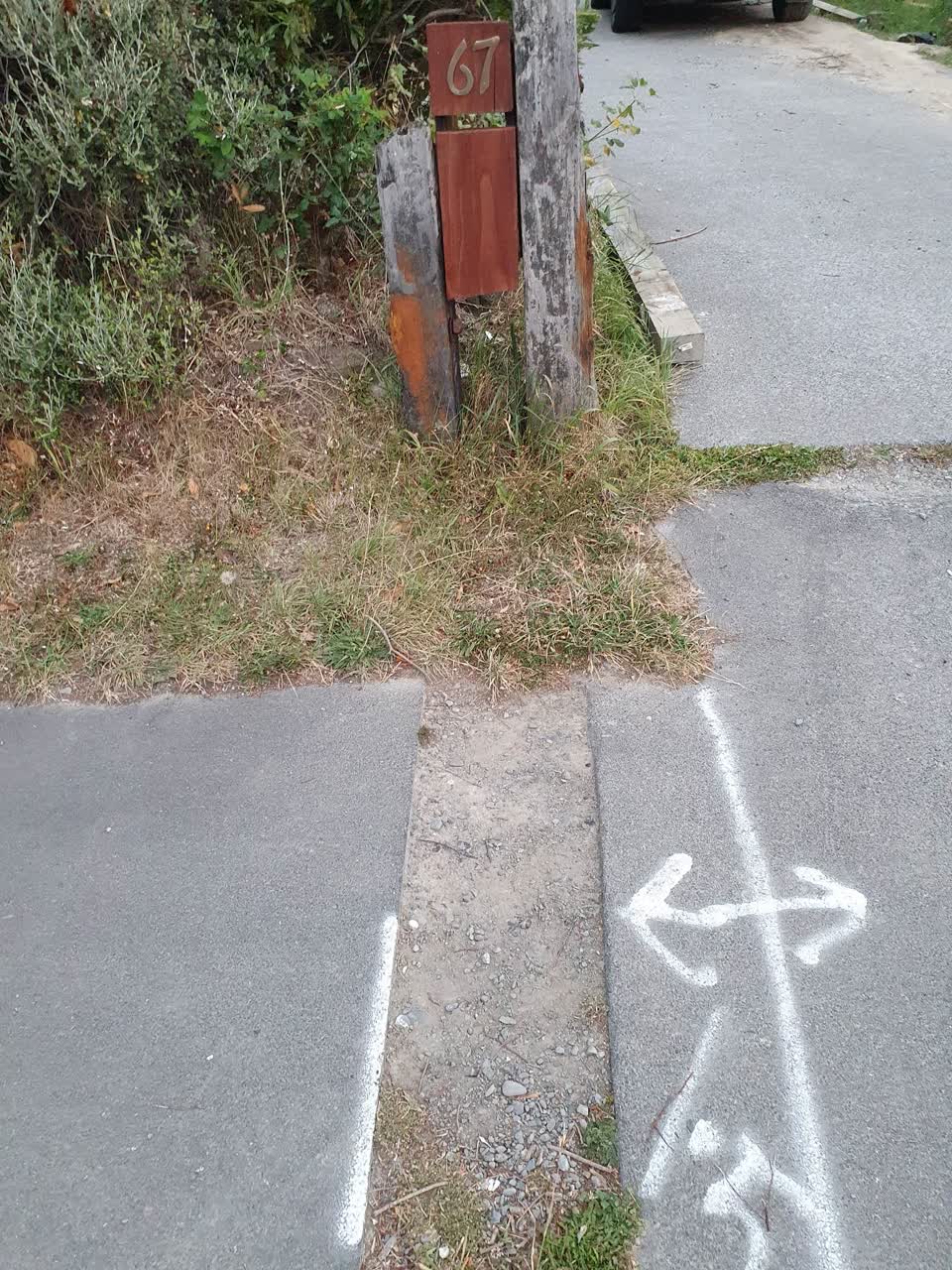 The photograph attached to this roading/streets report