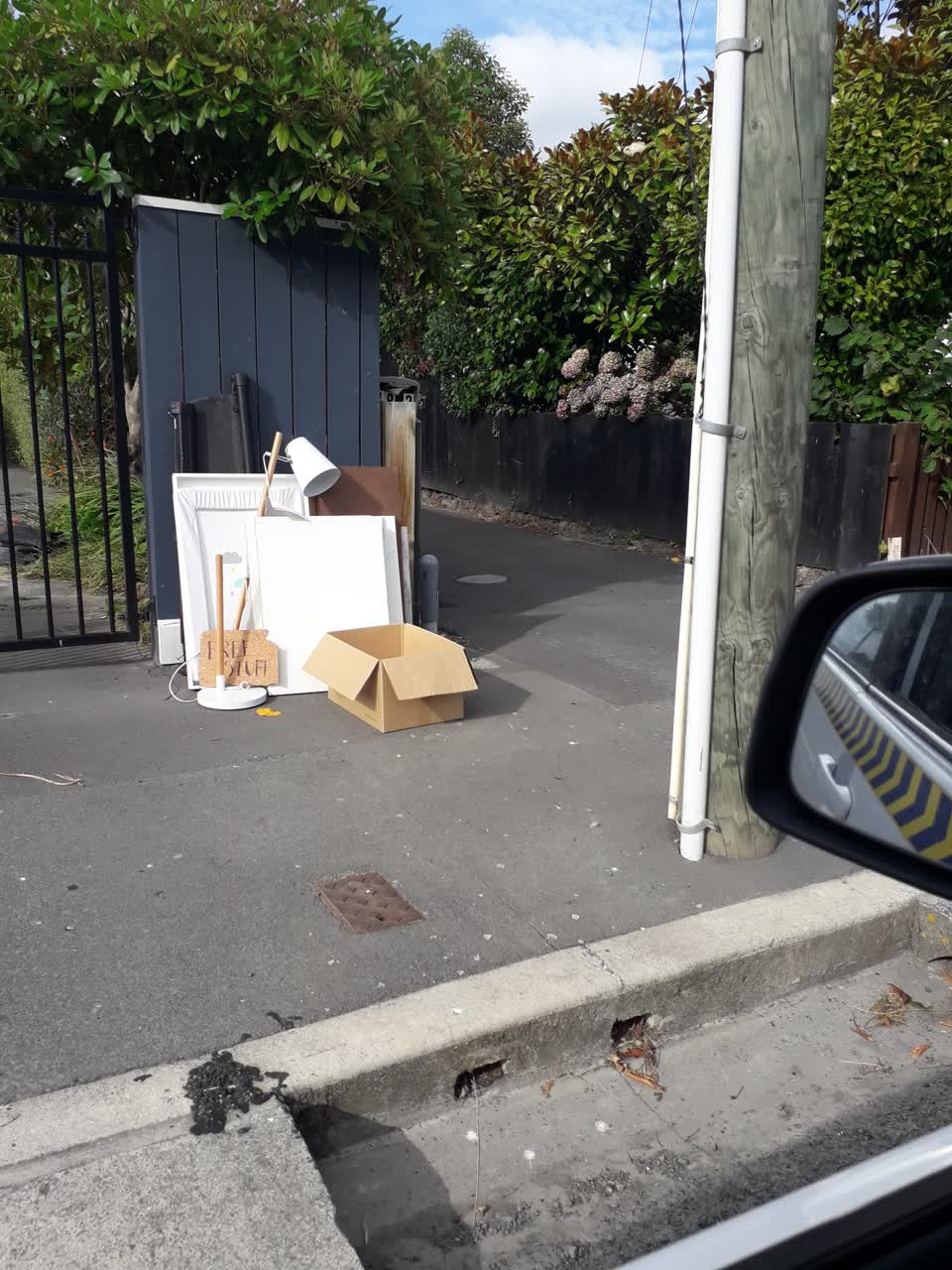The photograph attached to this rubbish/recycling report