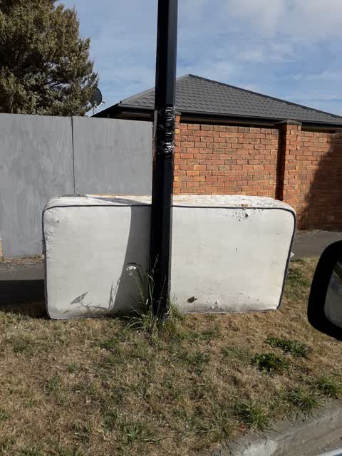 Rubbish/Recycling, a report photo
