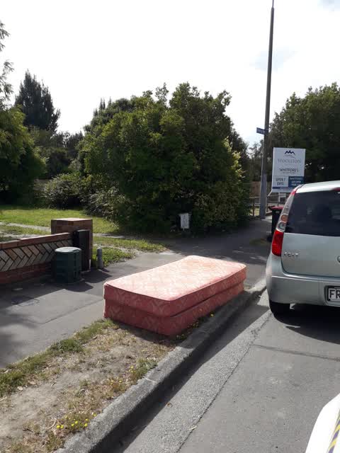 Rubbish/Recycling, a report photo