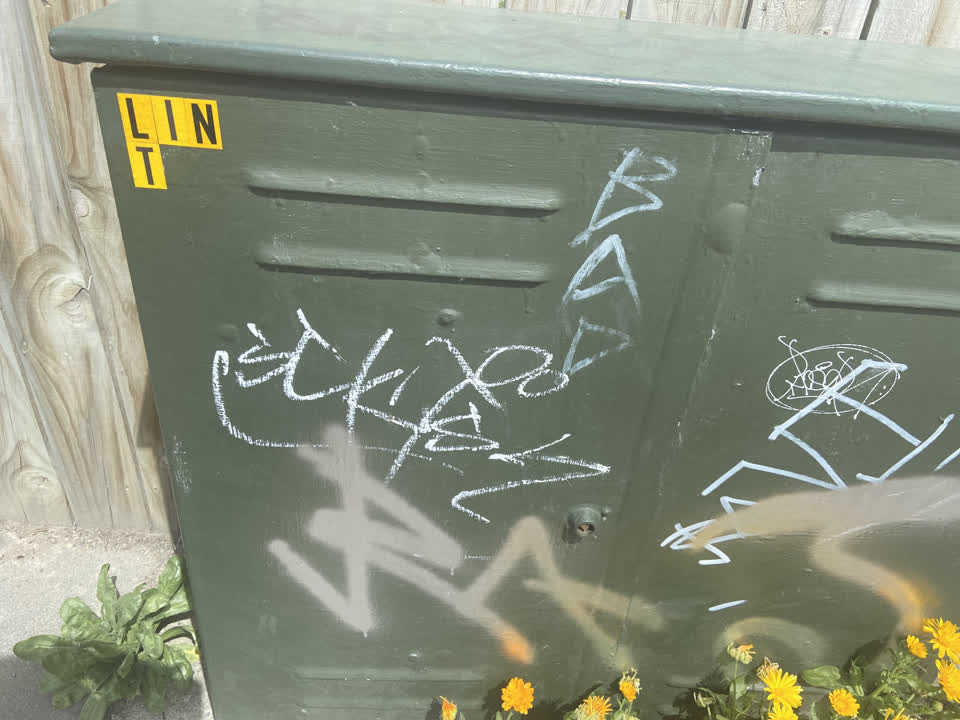 The photograph attached to this graffiti report