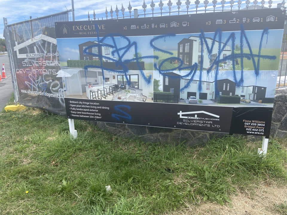 The photograph attached to this graffiti report