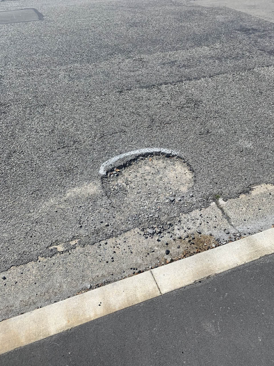 The photograph attached to this roading/streets report