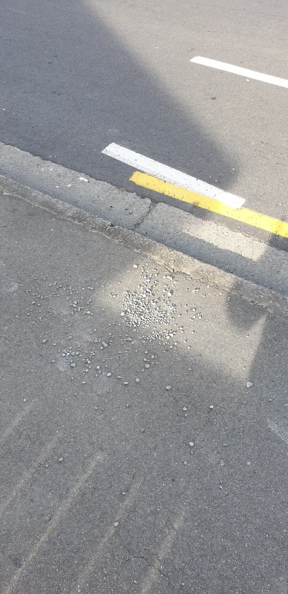 The photograph attached to this roading/streets report