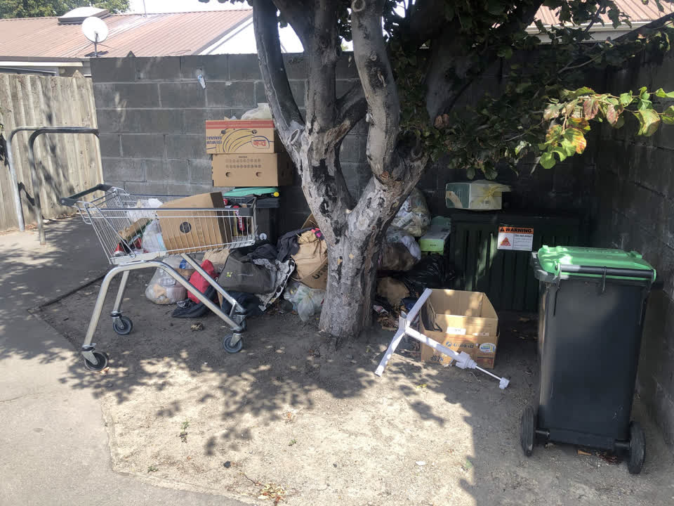 The photograph attached to this rubbish/recycling report