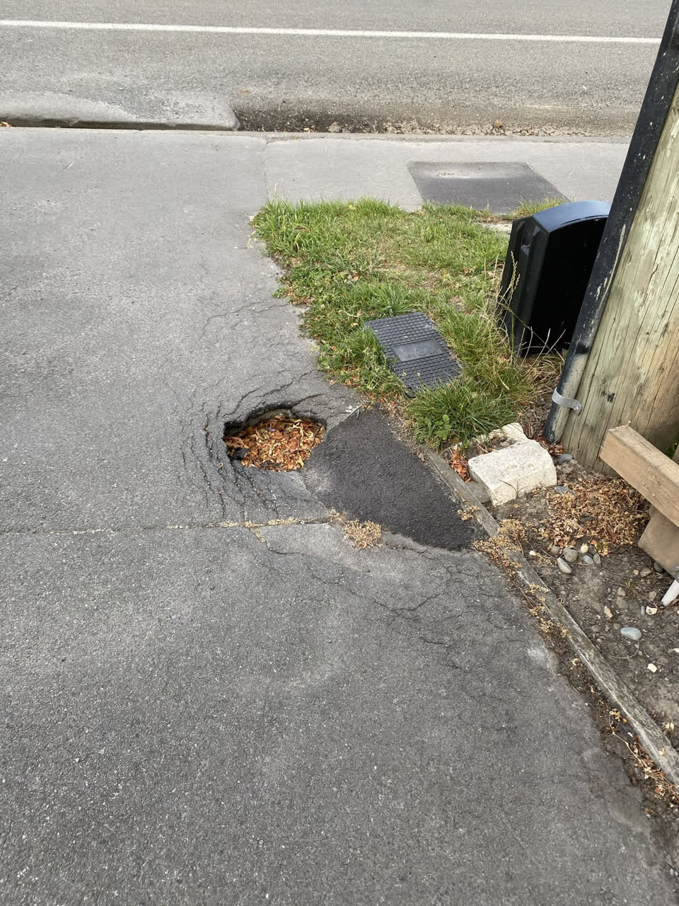The photograph attached to this roading/streets report