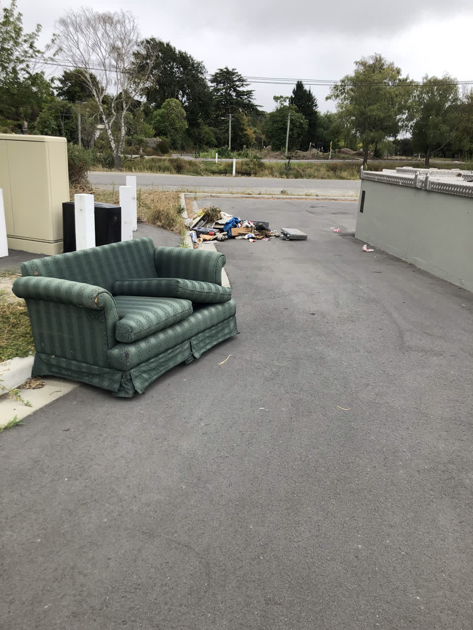 The photograph attached to this rubbish/recycling report