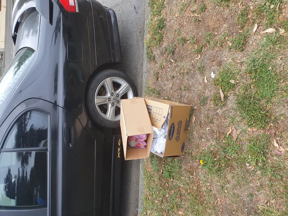 The photograph attached to this rubbish/recycling report