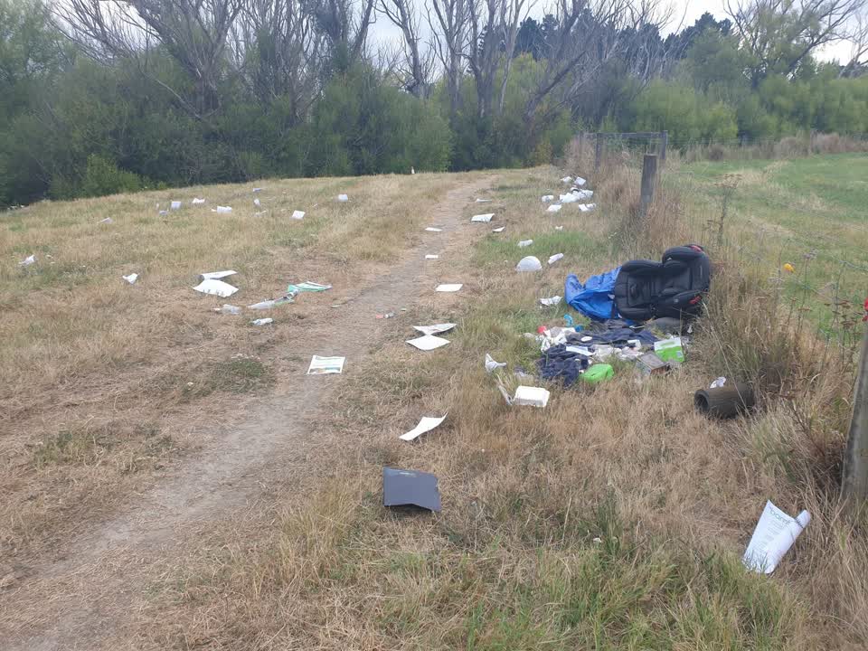 The photograph attached to this rubbish/recycling report