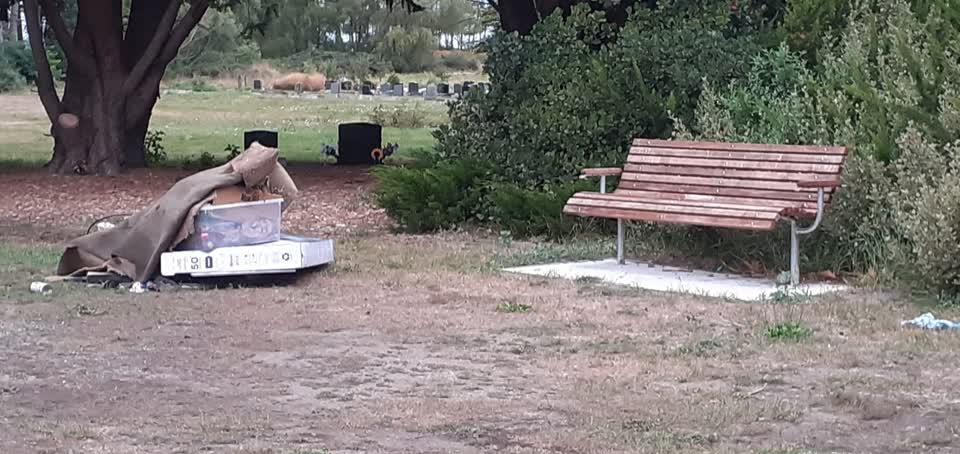The photograph attached to this rubbish/recycling report