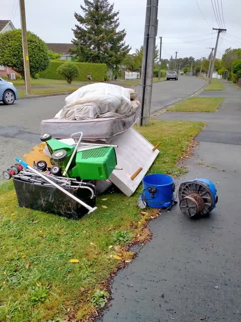 Rubbish/Recycling, a report photo