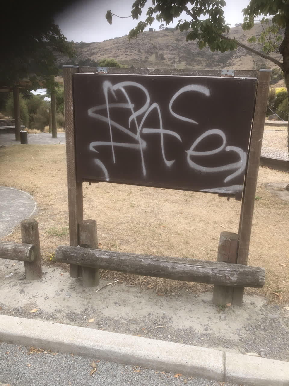 The photograph attached to this graffiti report