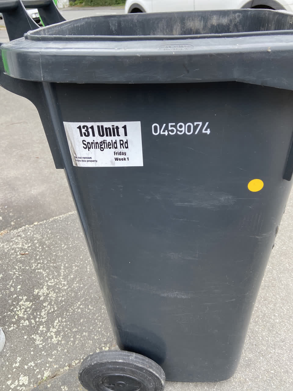 The photograph attached to this rubbish/recycling report