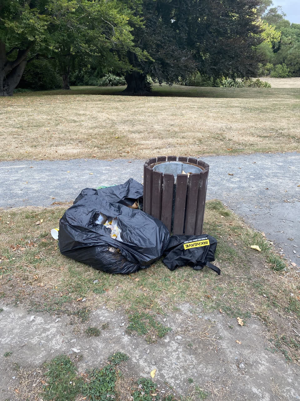 The photograph attached to this rubbish/recycling report