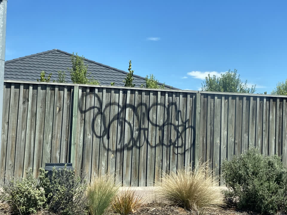 The photograph attached to this graffiti report