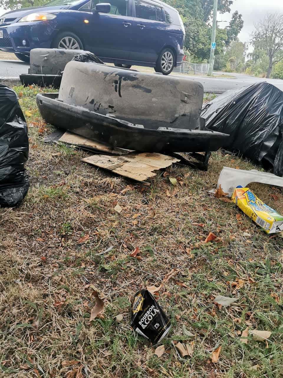The photograph attached to this rubbish/recycling report