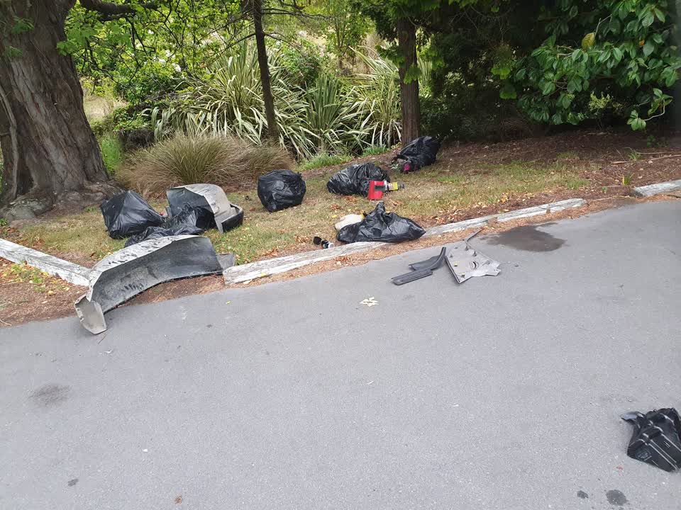 The photograph attached to this rubbish/recycling report