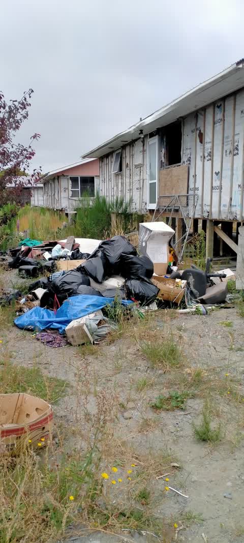 Rubbish/Recycling, a report photo