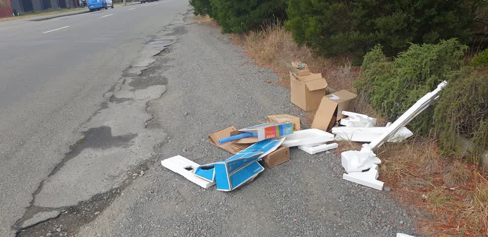The photograph attached to this rubbish/recycling report