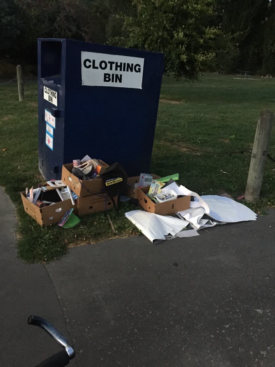 The photograph attached to this rubbish/recycling report