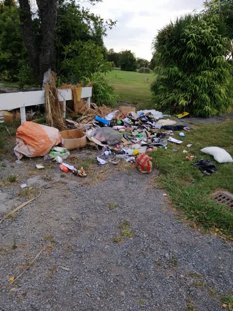 Rubbish/Recycling, a report photo