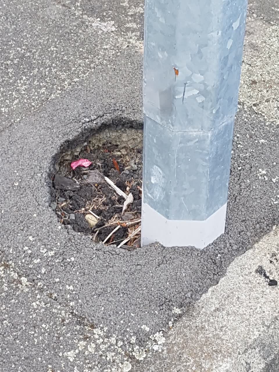 The photograph attached to this roading/streets report
