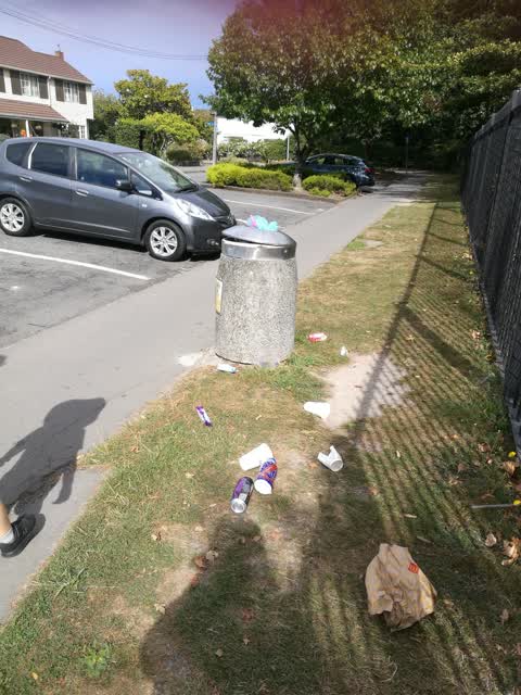Rubbish/Recycling, a report photo