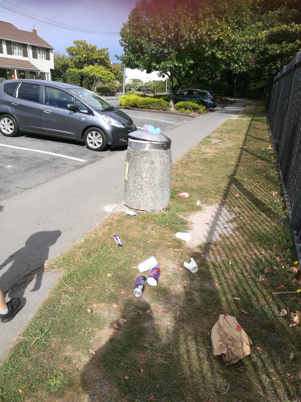 The photograph attached to this rubbish/recycling report