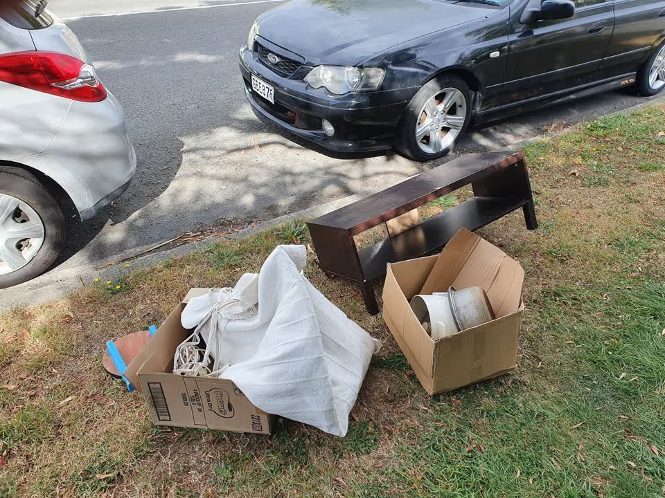 The photograph attached to this rubbish/recycling report