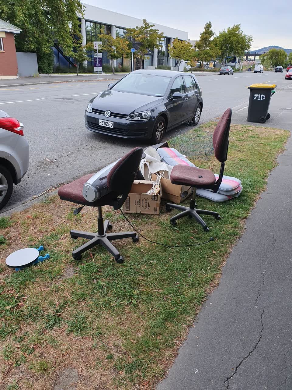 The photograph attached to this rubbish/recycling report