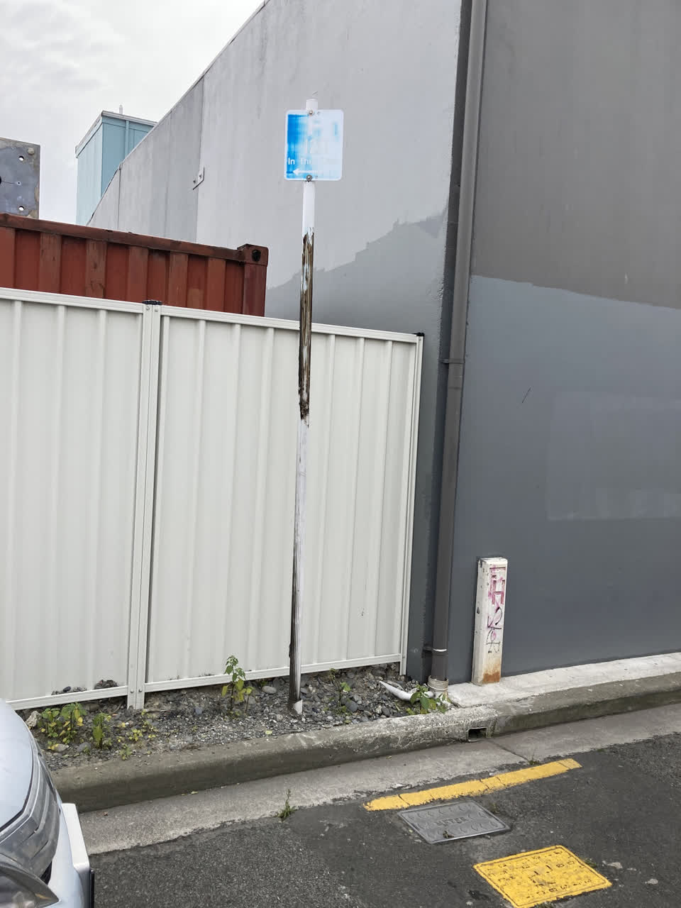 The photograph attached to this roading/streets report