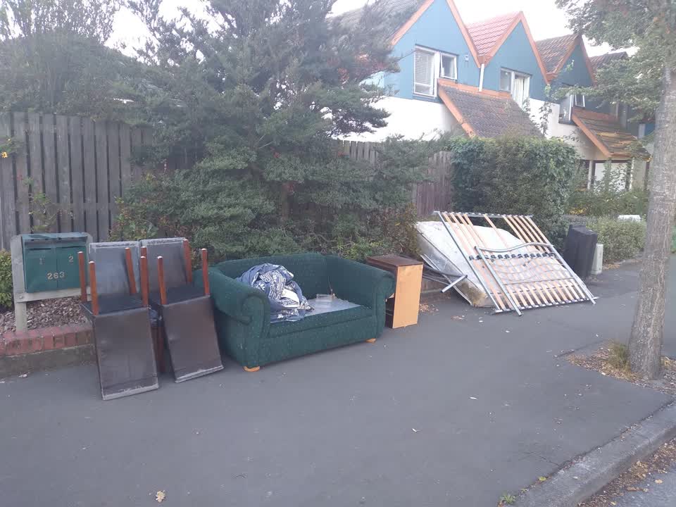 The photograph attached to this rubbish/recycling report