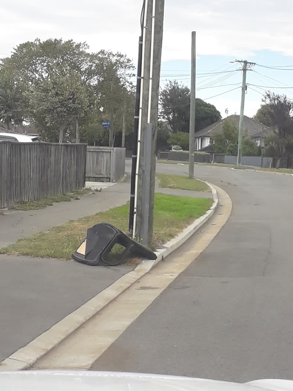 The photograph attached to this rubbish/recycling report