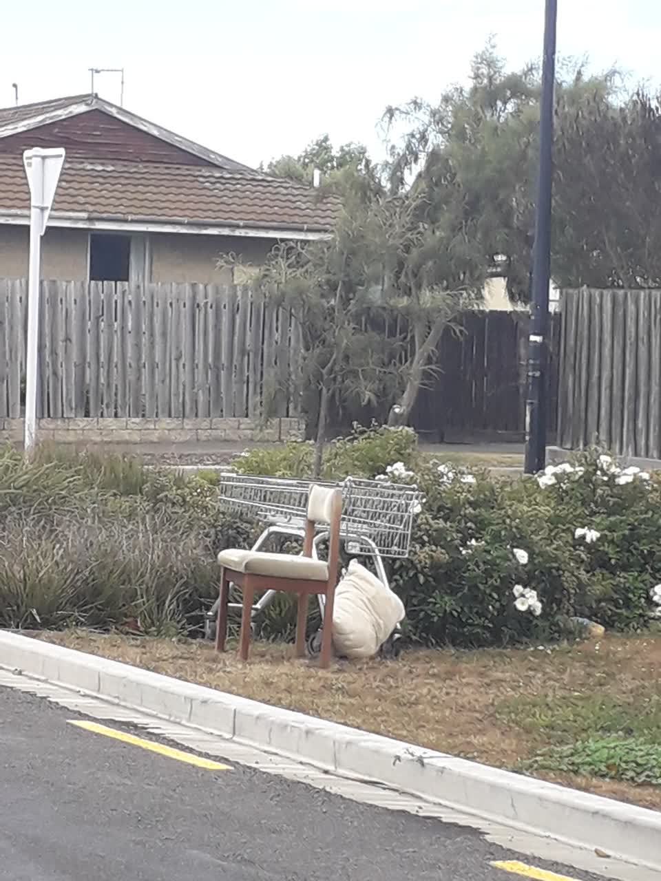 The photograph attached to this rubbish/recycling report