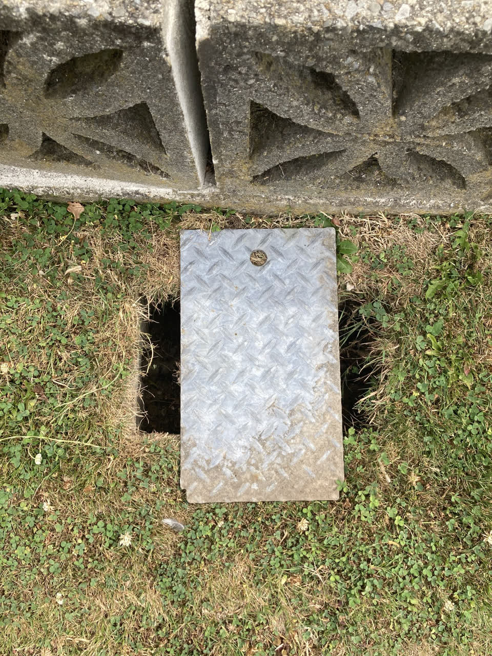 The photograph attached to this sewer - general report