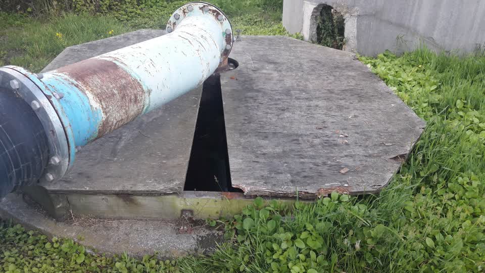 The photograph attached to this water supply report