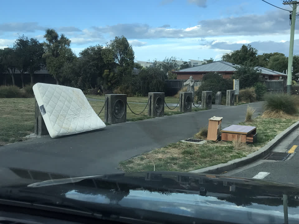 The photograph attached to this rubbish/recycling report