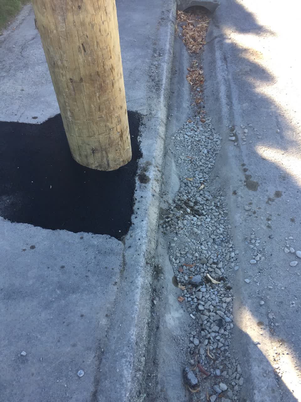 The photograph attached to this roading/streets report