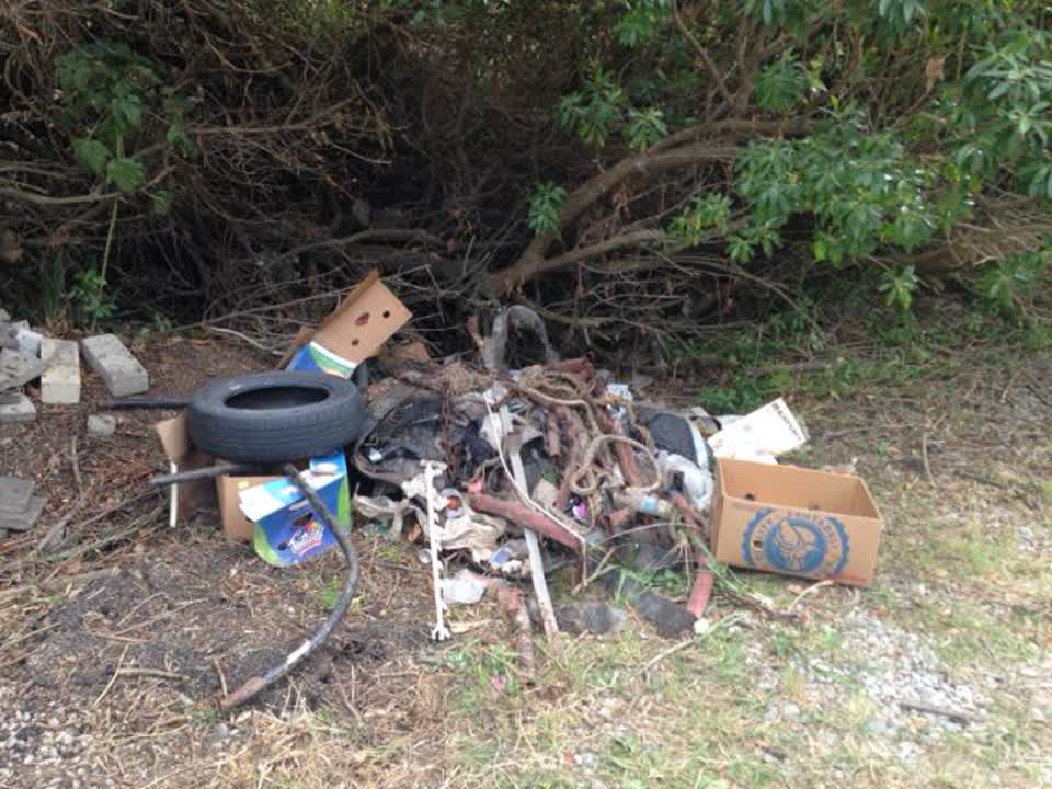 The photograph attached to this rubbish/recycling report