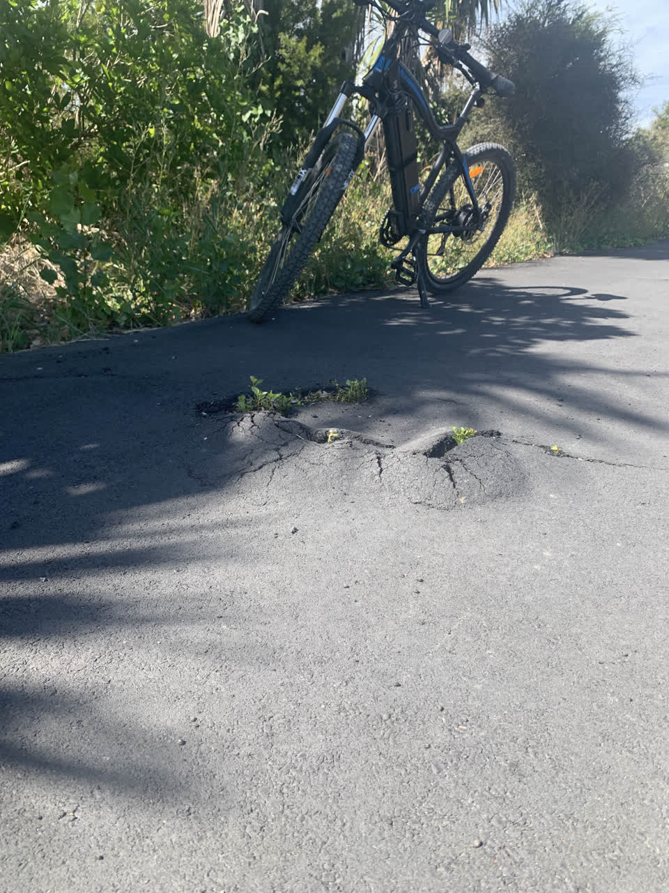 The photograph attached to this roading/streets report