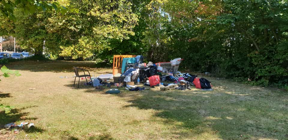 The photograph attached to this rubbish/recycling report