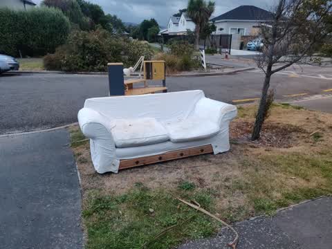 Rubbish/Recycling, a report photo