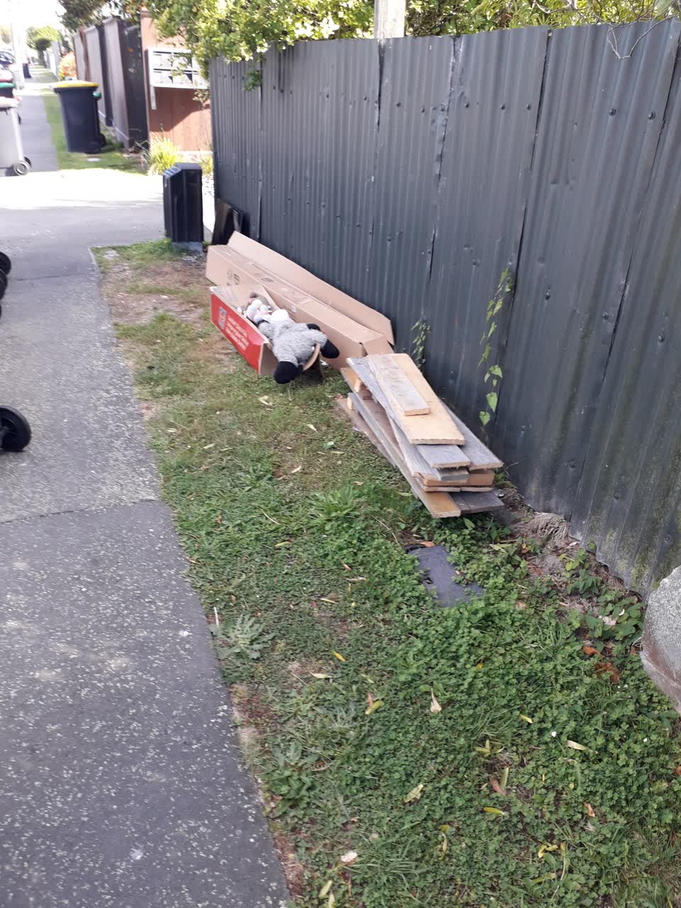 The photograph attached to this rubbish/recycling report