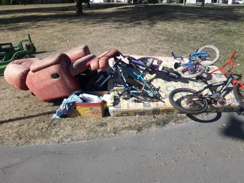 Rubbish/Recycling, a report photo