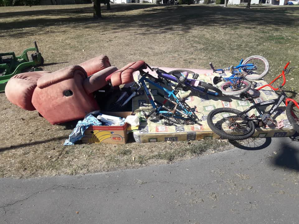 The photograph attached to this rubbish/recycling report
