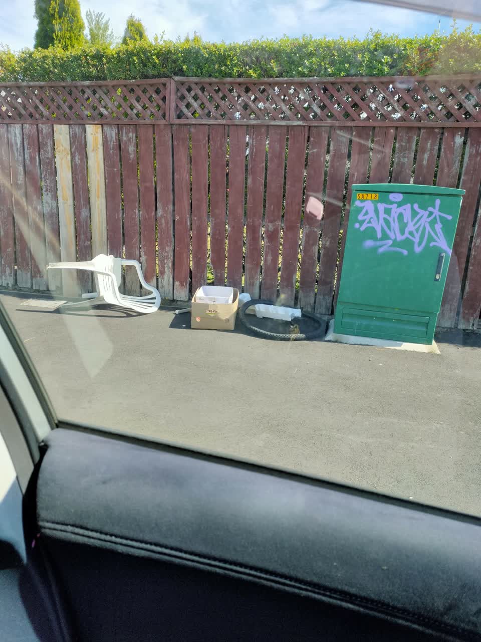The photograph attached to this rubbish/recycling report