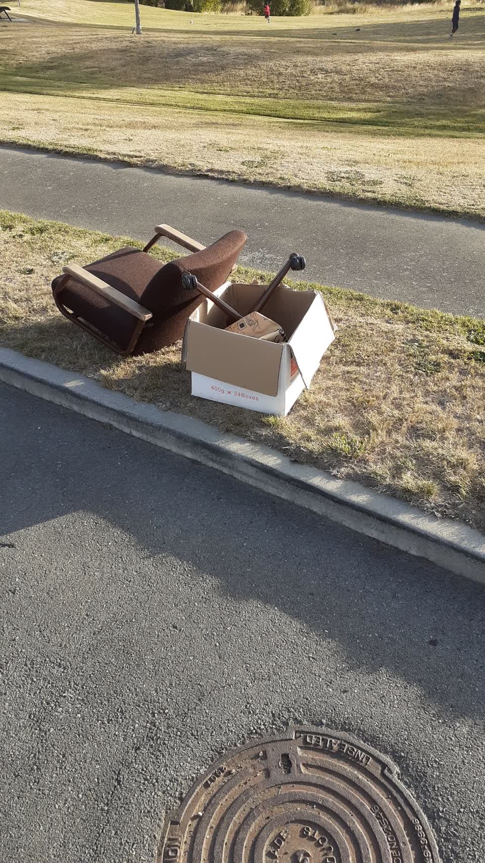 The photograph attached to this rubbish/recycling report
