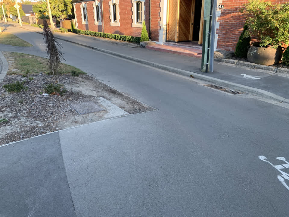 The photograph attached to this roading/streets report