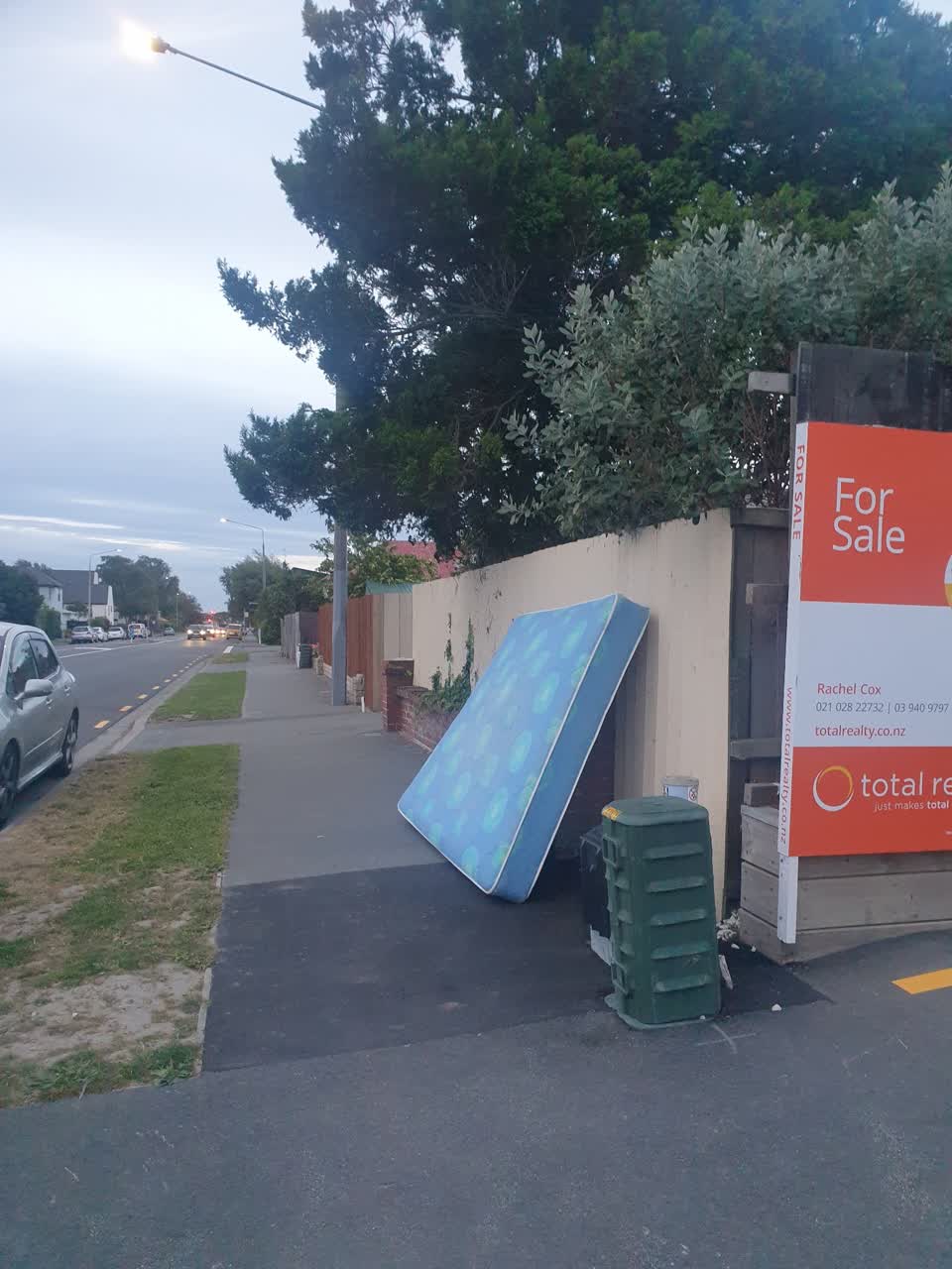 The photograph attached to this rubbish/recycling report