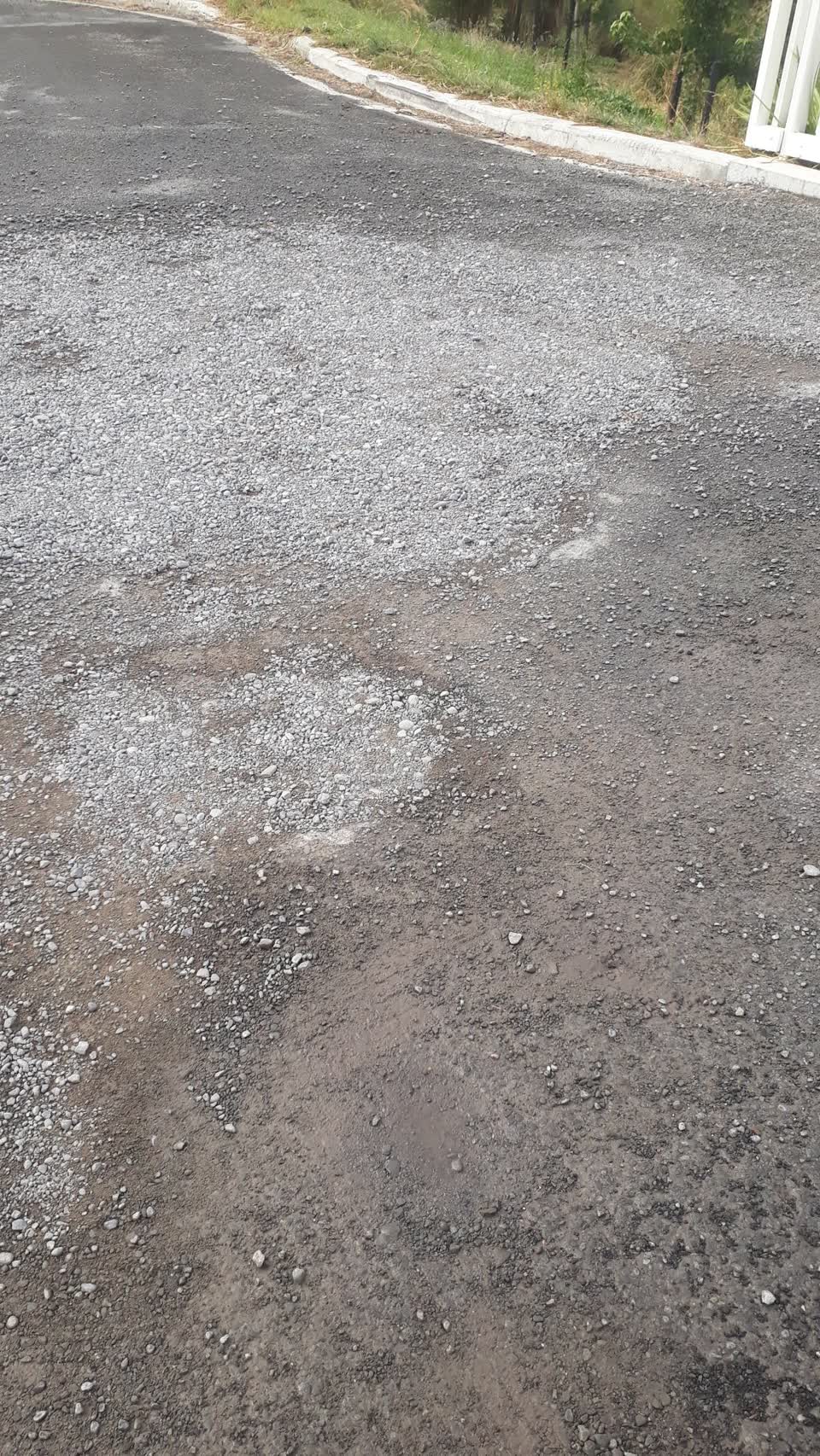 The photograph attached to this roading/streets report